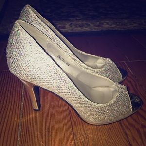 Sparkly open toe Shoes size 6.5
